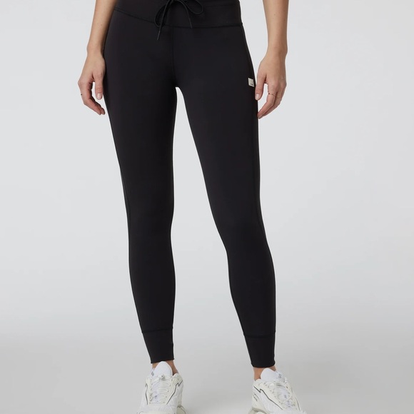 Vuori Black Daily Leggings - Picture 2 of 5